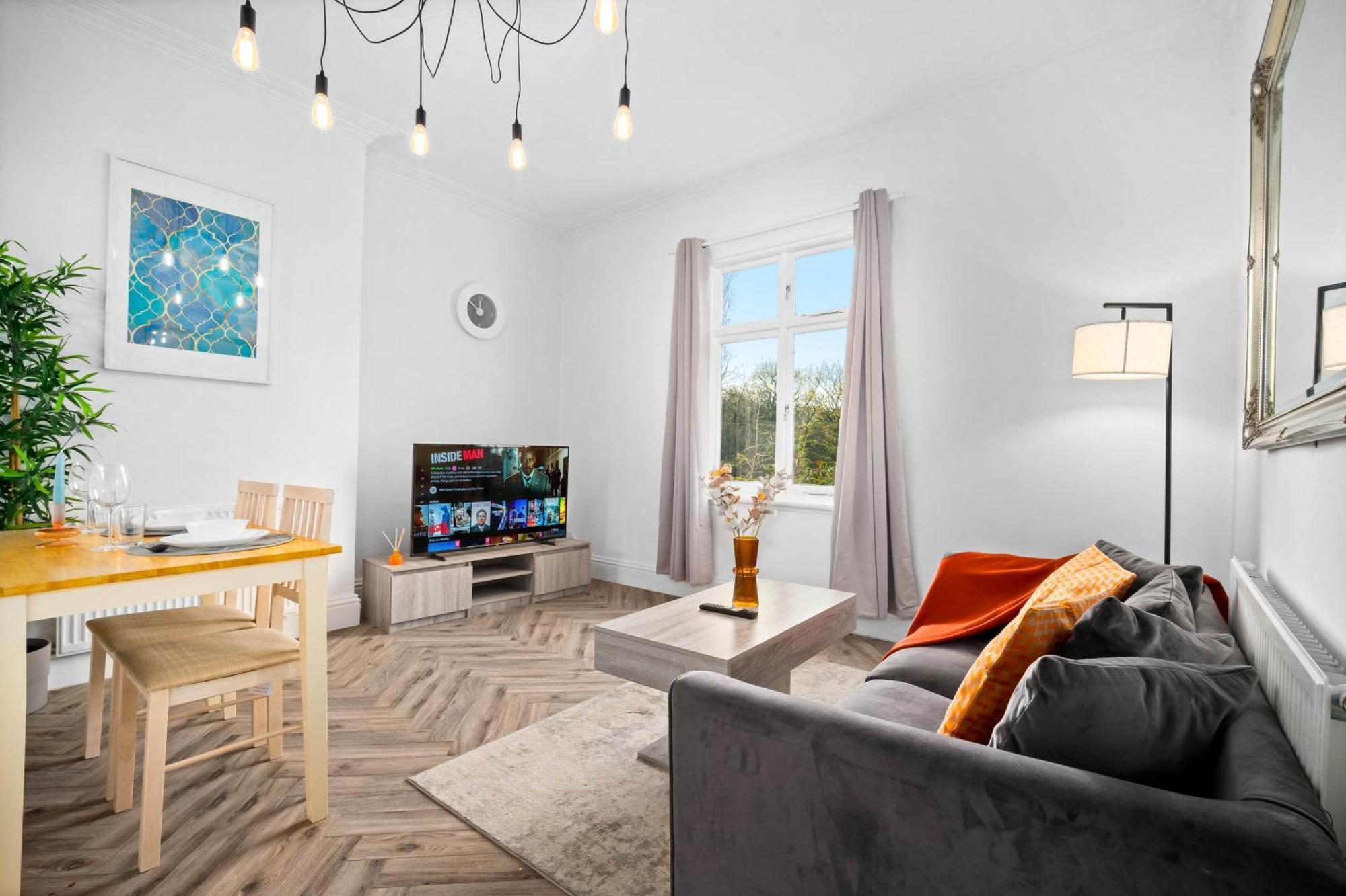Luxury Apartment - Wolverhampton - Netflix - Smart Tv - Fast Wifi - 7Apc Exterior photo