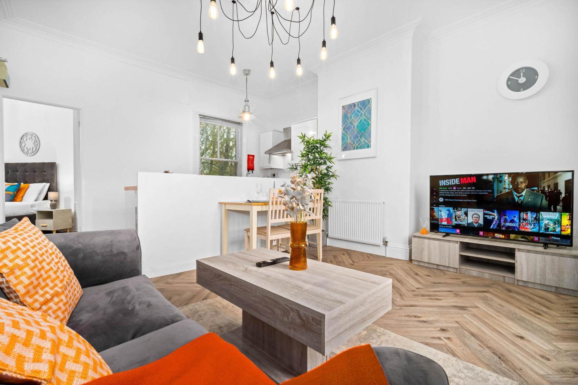 Luxury Apartment - Wolverhampton - Netflix - Smart Tv - Fast Wifi - 7Apc Exterior photo